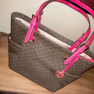 Michael Kors purse. Never used